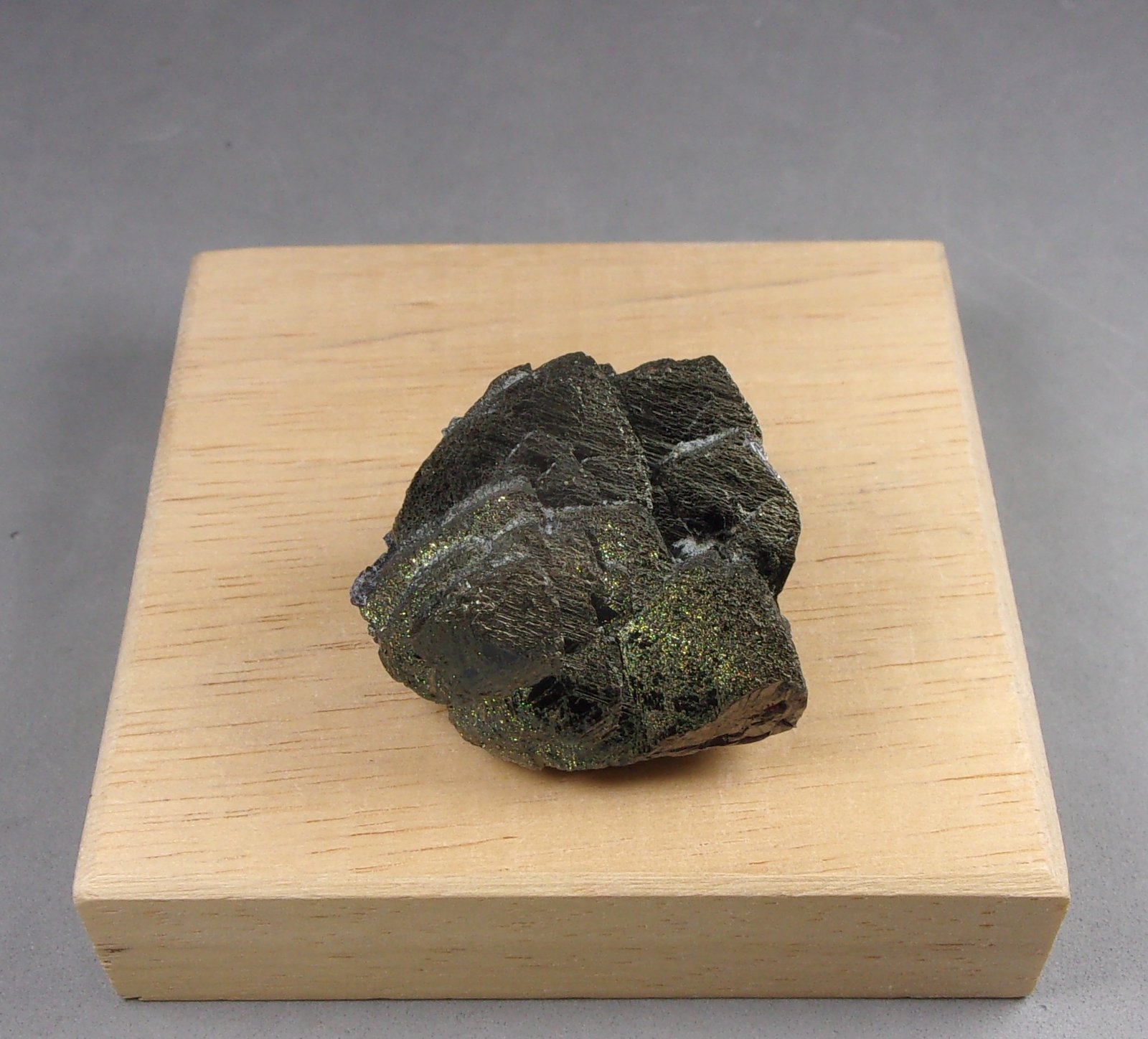 Stannita
2,9 x 2,9 x 1,5 cm.  24,23 g.
(Autor: J. G. Alcolea)