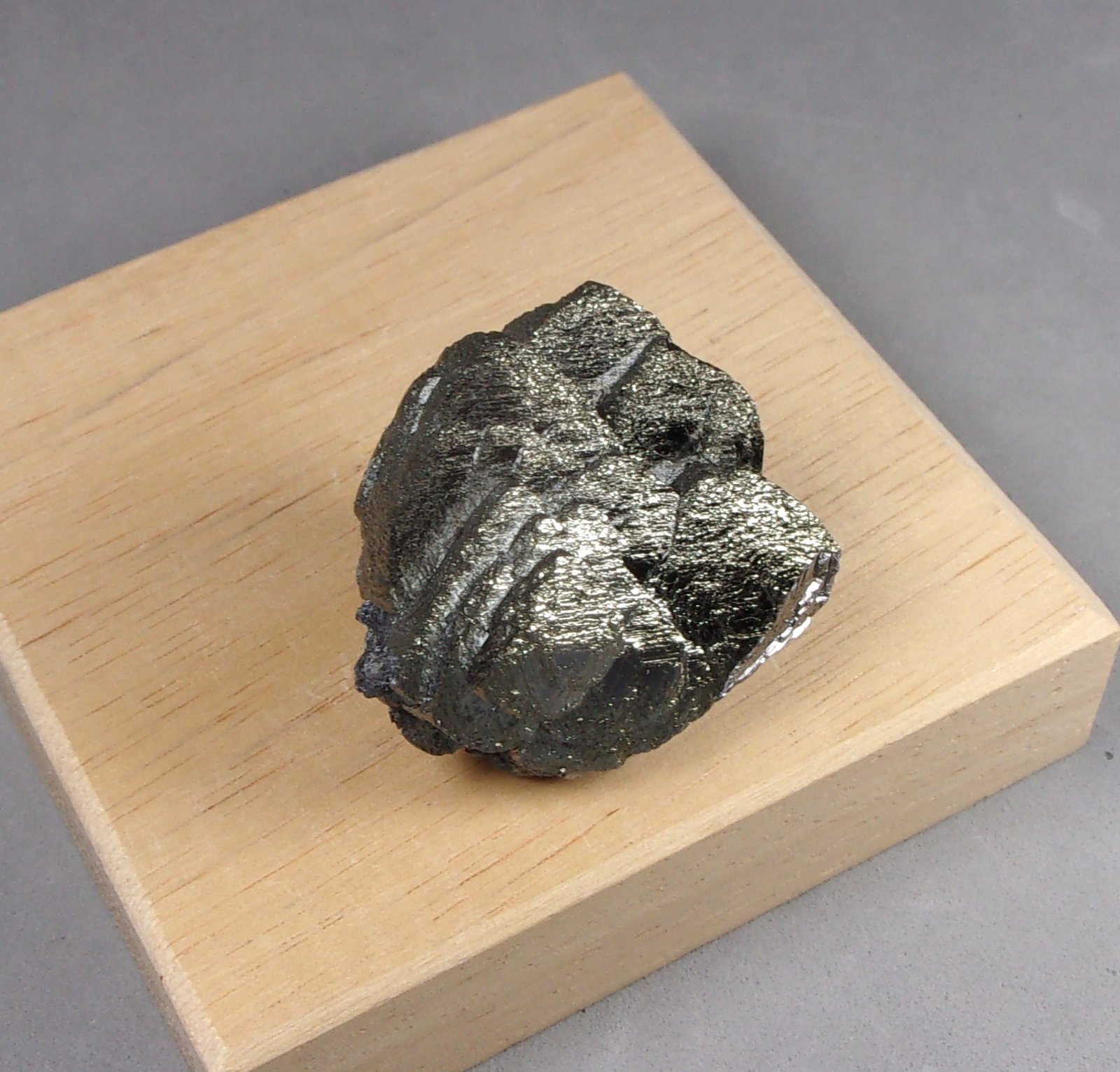 Stannita
2,9 x 2,9 x 1,5 cm.  24,23 g.
(Autor: J. G. Alcolea)