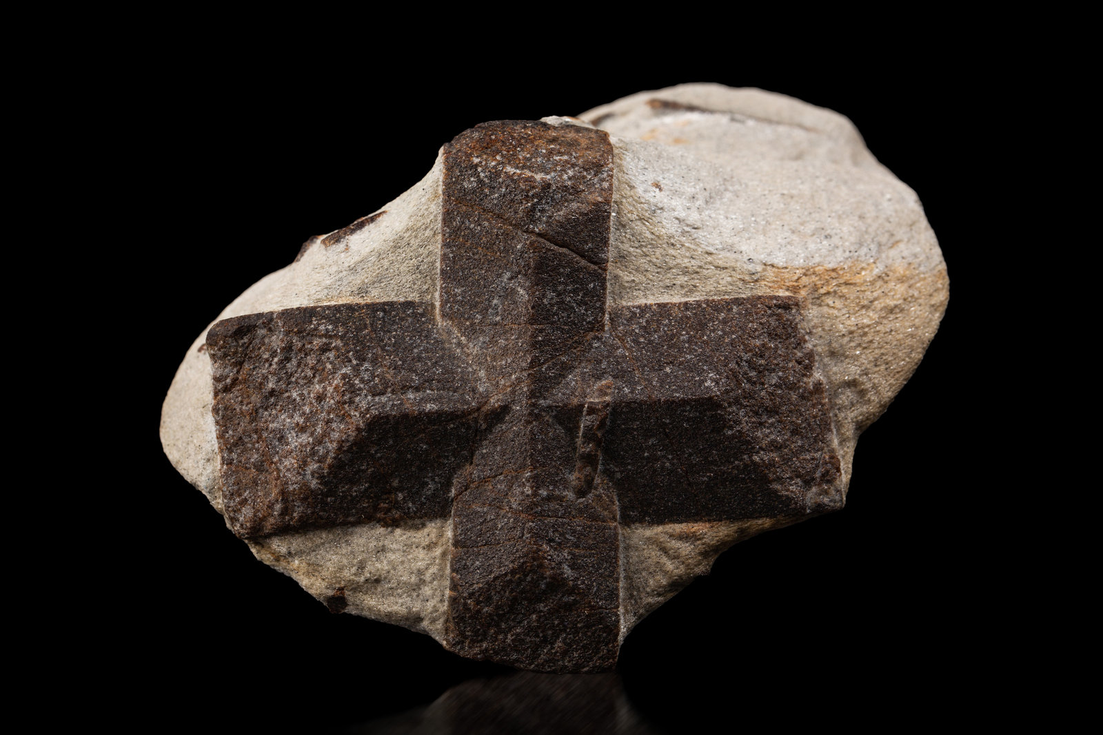 Estaurolita [Staurolite]
10.5 x 14.5 x 8 cm / cristal principal: 10 cm
(Autor: Museo MIM)