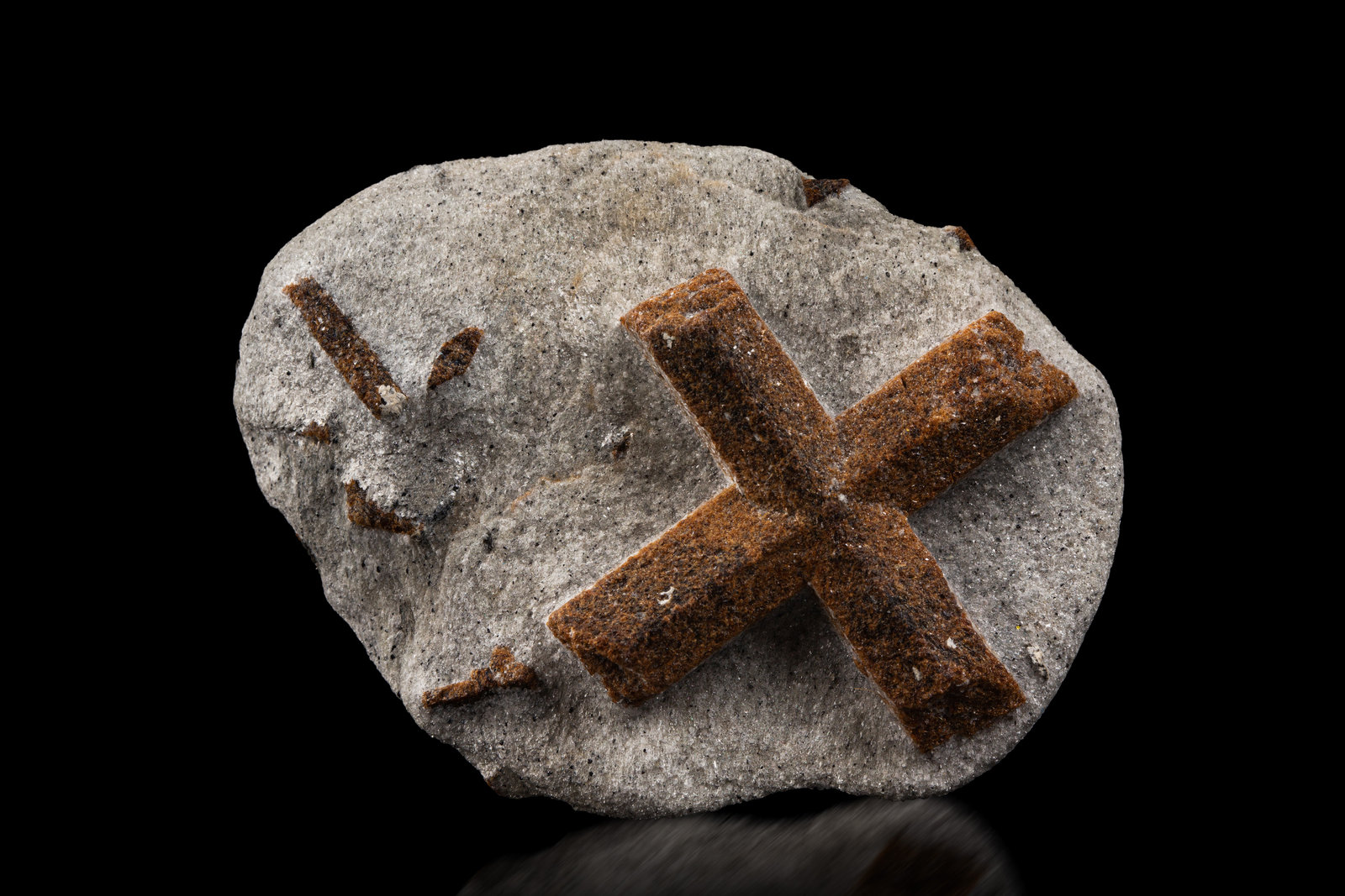 Estaurolita [Staurolite]
8.5 x 6.5 x 2.5 cm / cristal principal: 5.5 cm
(Autor: Museo MIM)