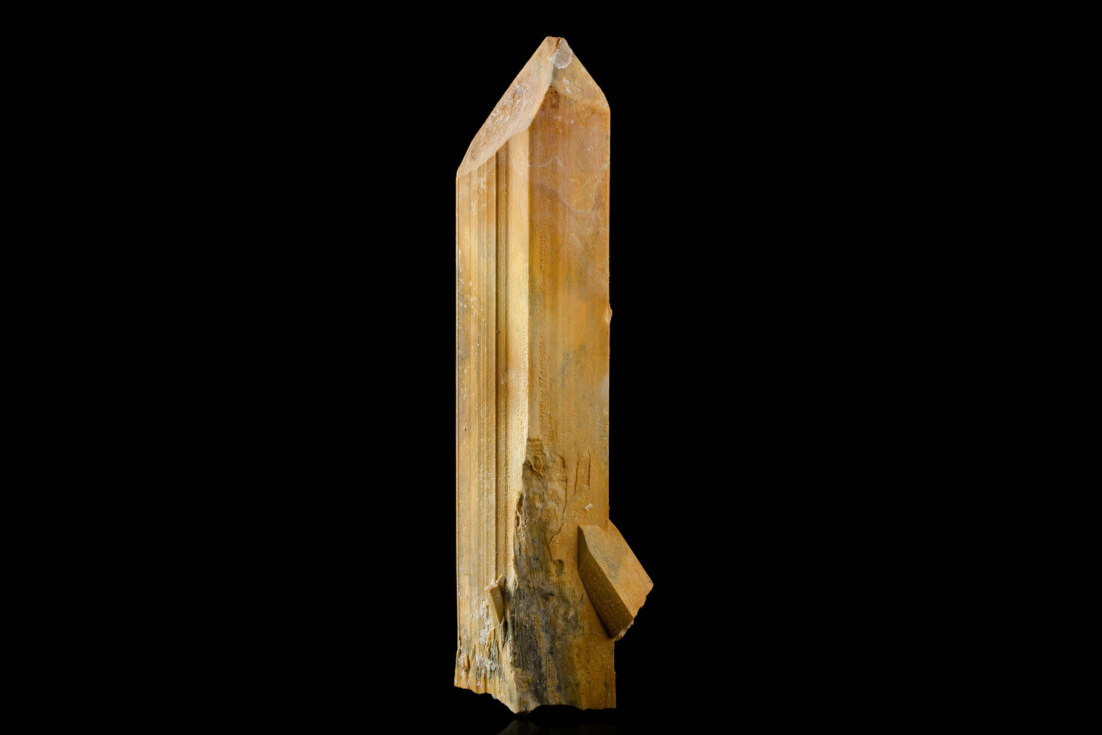 Estibiconita pseudo Estibina
9 x 9 x 19 cm / Cristal principal: 15.8 cm
(Autor: Museo MIM)
