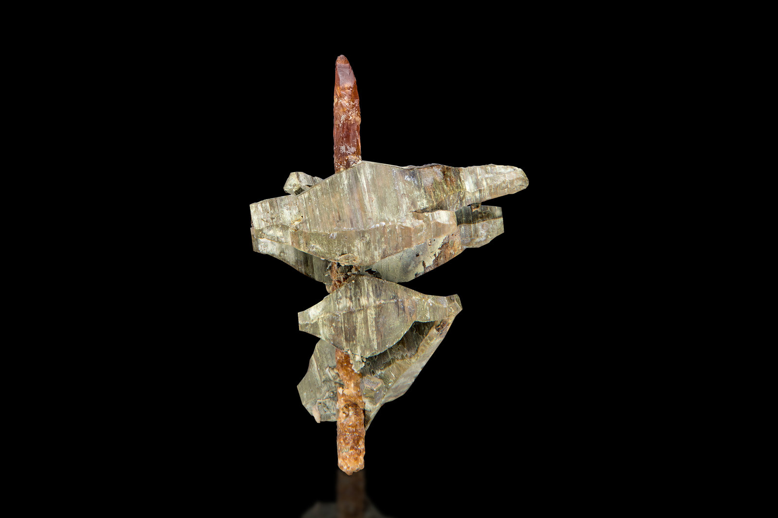 Stibiocolumbita con Parisita-(Ce)
4.5 x 2.5 x 3.5 cm
(Autor: Museo MIM)