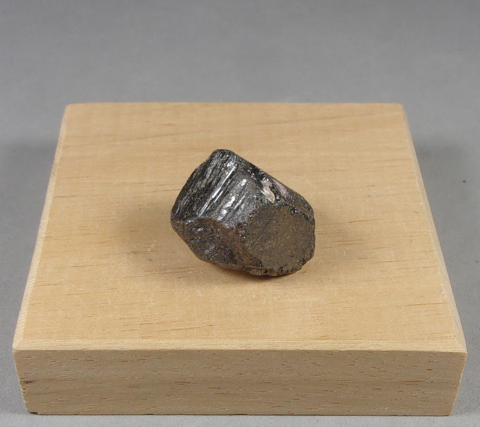 Stibiotantalita
2 x 1,6 x 1,5 cm. 23,79 g.
(Autor: J. G. Alcolea)