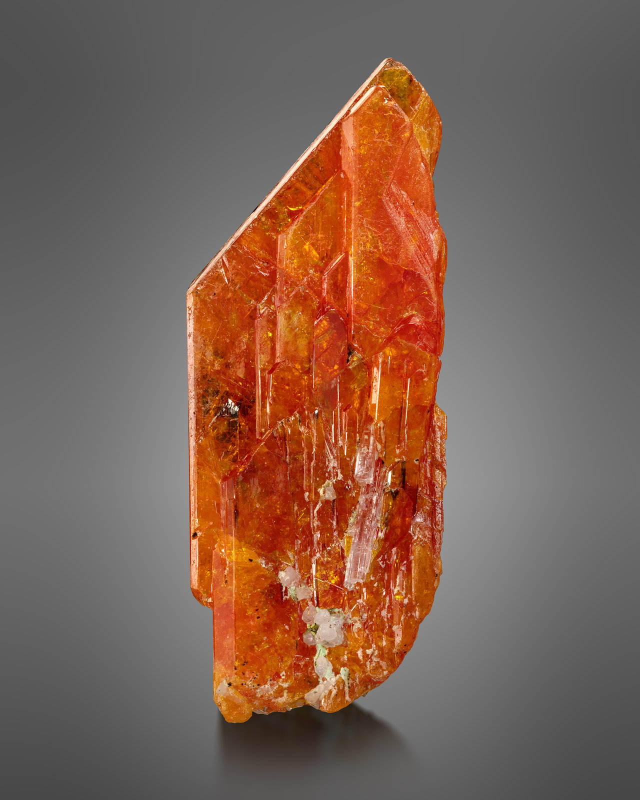 Stibiotantalita
2 x 1 x 4.5 cm / cristal principal: 4.4 cm
(Autor: Museo MIM)