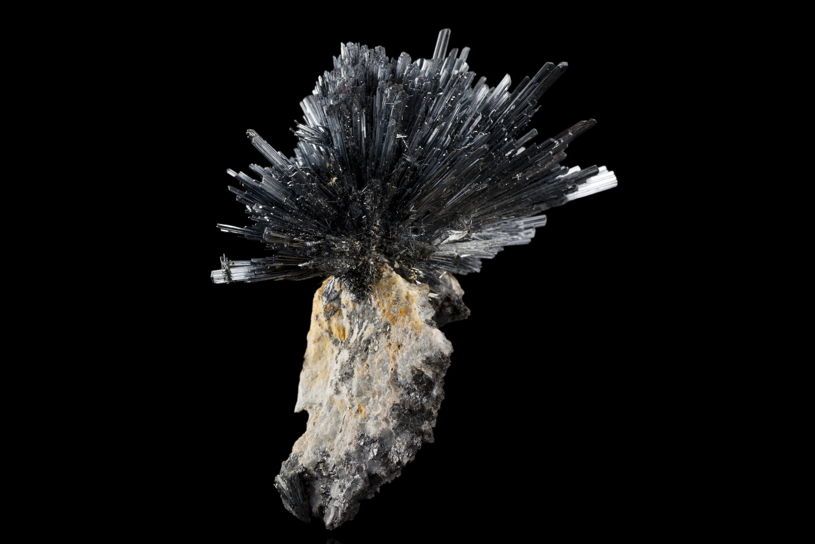 Estibina
12.5 x 12.5 x 17 cm / cristal principal: 7 cm
(Autor: Museo MIM)