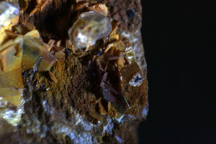 Stolzita y Cerusita
Pieza de 6 cm. Cristales entre 2-3 mm. los más grandes.
(Autor: canada)