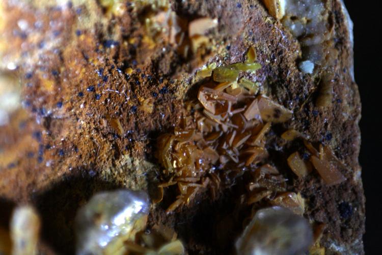 Stolzita y Cerusita
Pieza de 6 cm. Cristales entre 2-3 mm. los más grandes.
(Autor: canada)