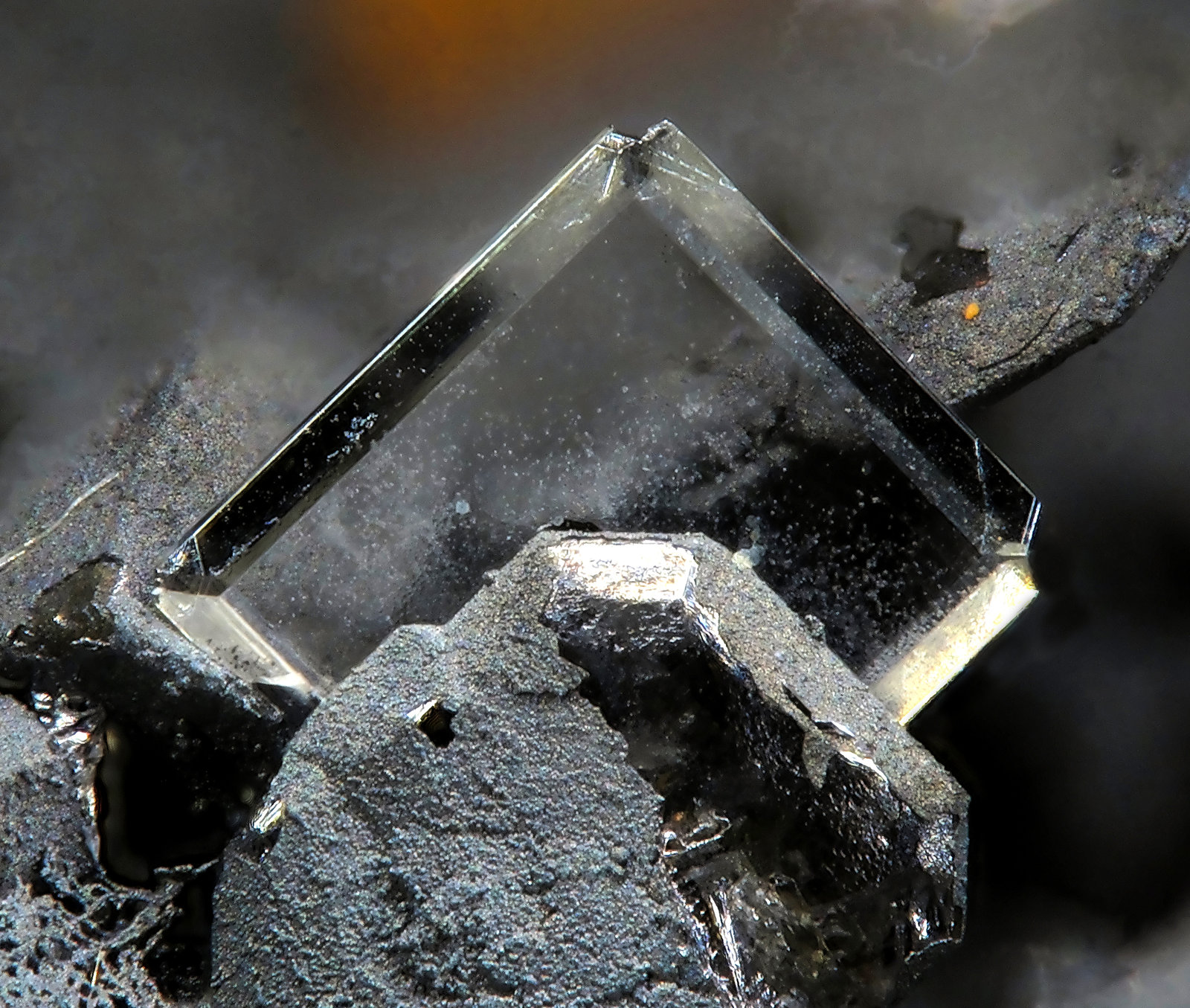 Stolzita
fov 1.3 mm
(Autor: Foro FMF)