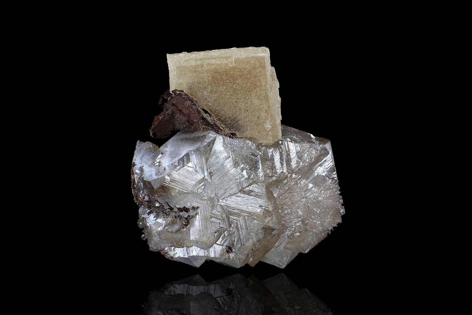 Stolzita
3 x 2.5 x 3.5 cm / cristal principal: 1.9 cm
(Autor: Museo MIM)