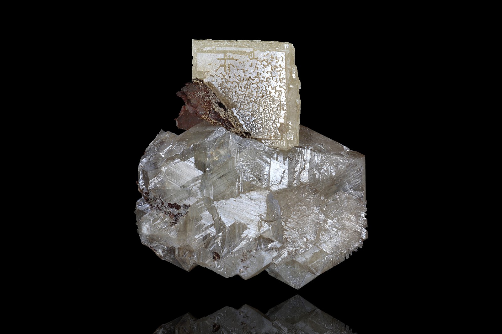 Stolzita
3 x 2.5 x 3.5 cm / cristal principal: 1.9 cm
(Autor: Museo MIM)