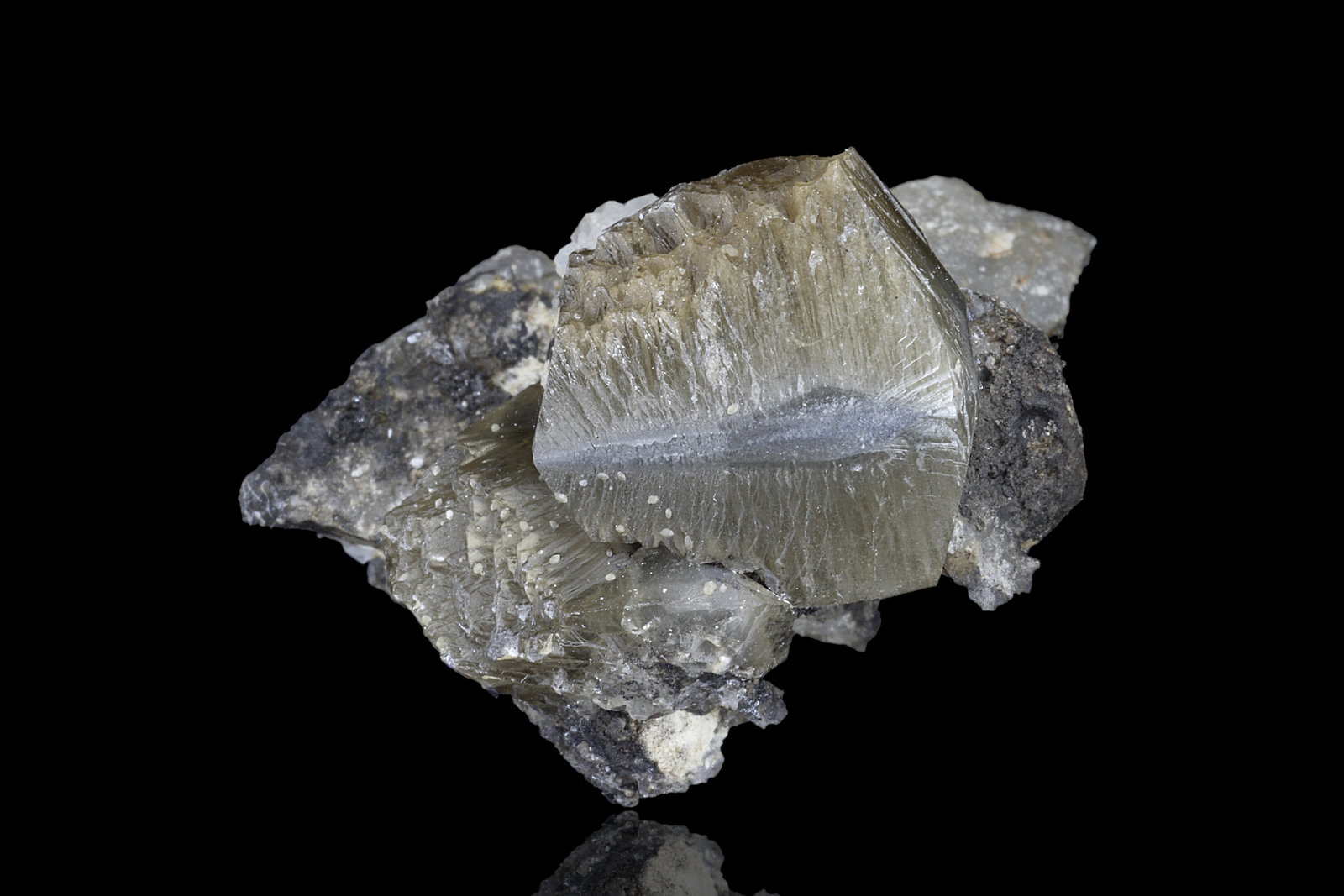 Stolzita
3.5 x 2.5 x 2.5 cm / cristal principal: 1.5 cm
(Autor: Museo MIM)