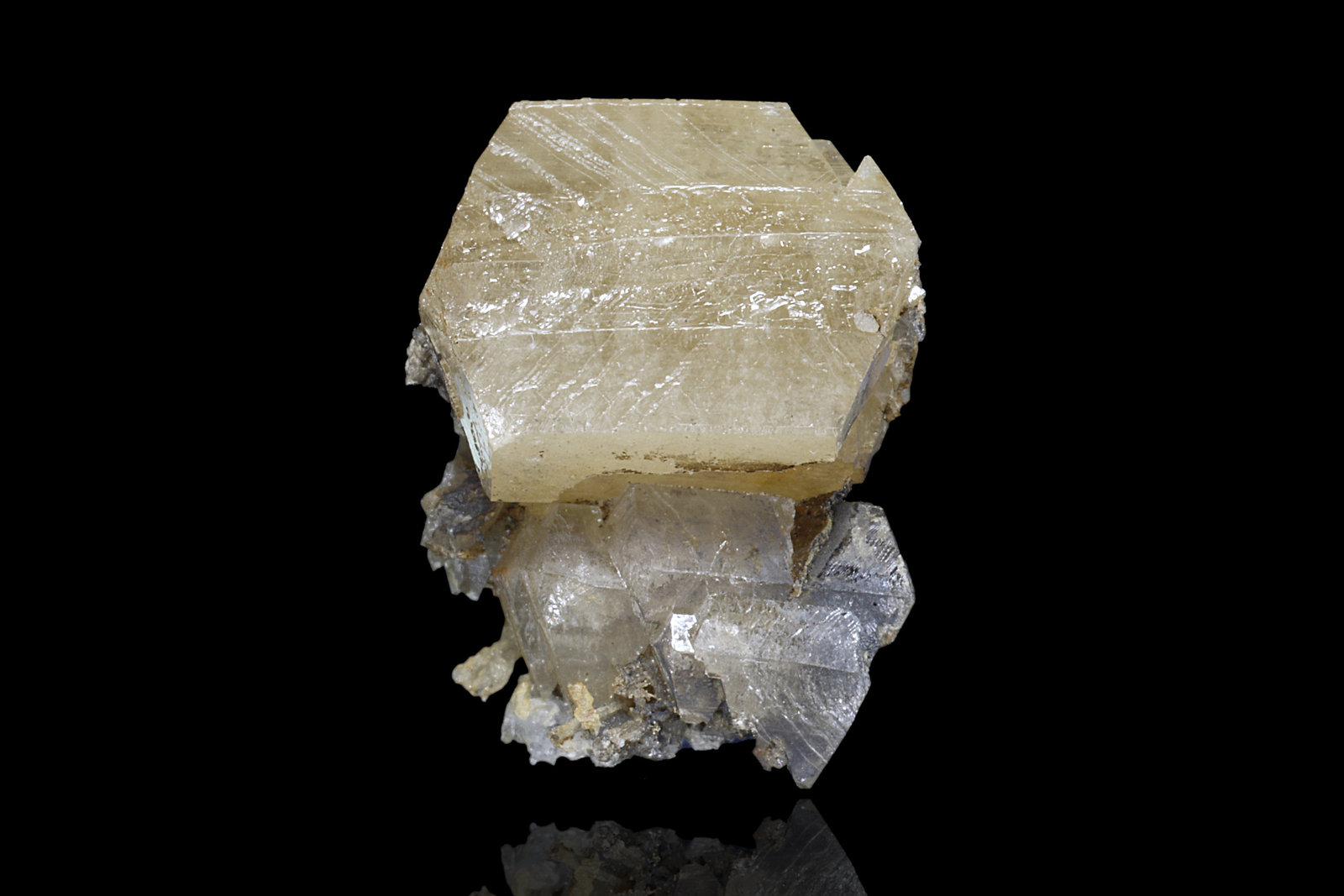 Stolzita
1.5 x 2 x 1.5 cm / cristal principal: 1.4 cm
(Autor: Museo MIM)