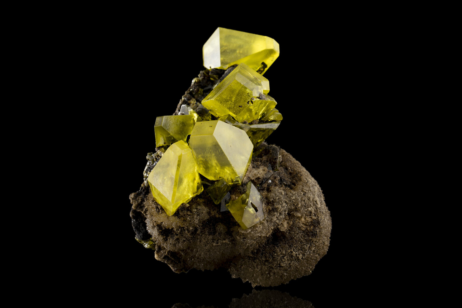 Azufre en Aragonito
Mina Cozzo Disi, Casteltermini, Provincia Agrigento (Girgenti), Sicilia, Italia
10.5 x 9 x 7 cm / Cristal principal: 3.5 cm
(Autor: Museo mim)