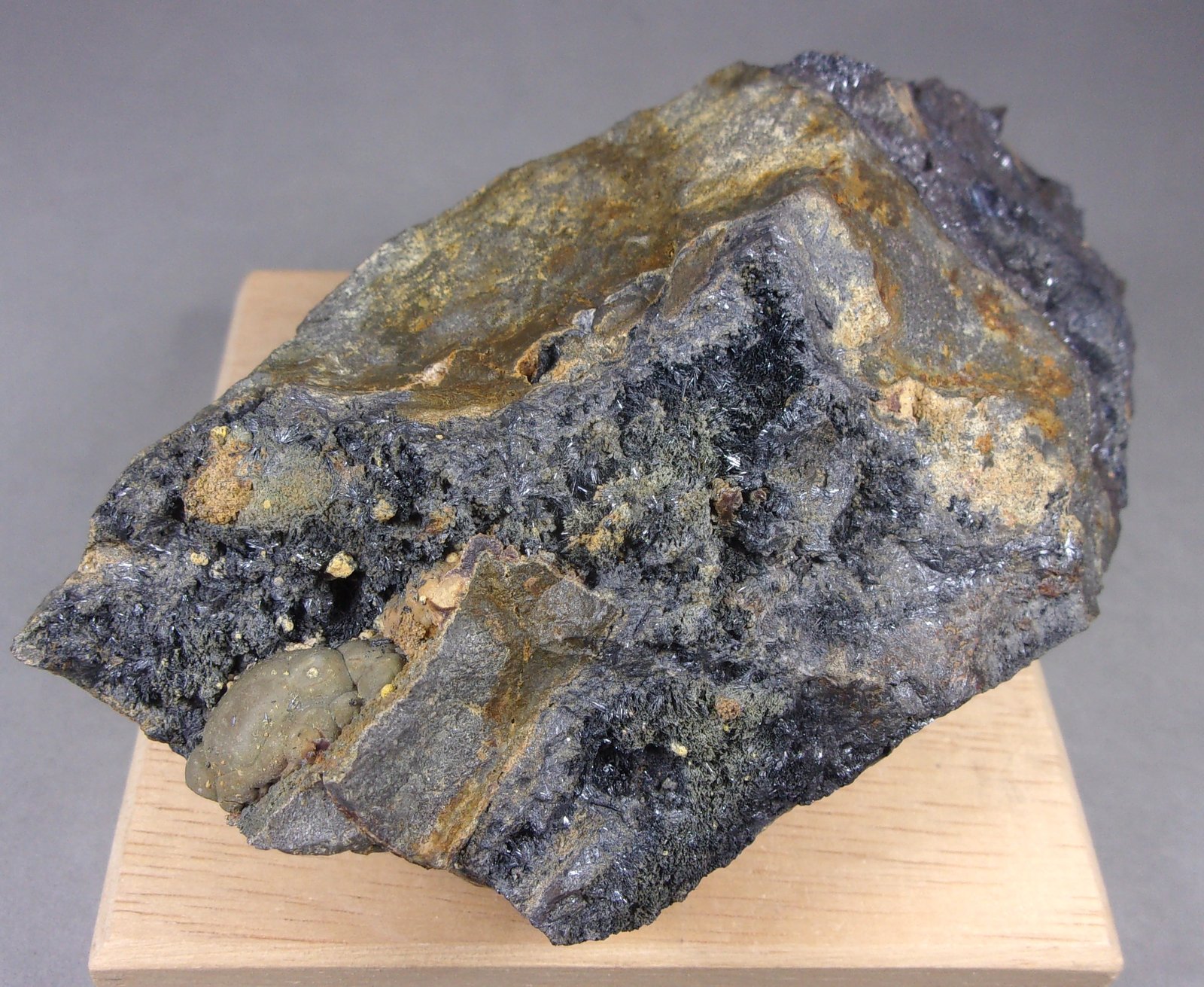 Suredaita y Coiraita
10,8 x 6,2 x 4,8 cm.
(Autor: J. G. Alcolea)