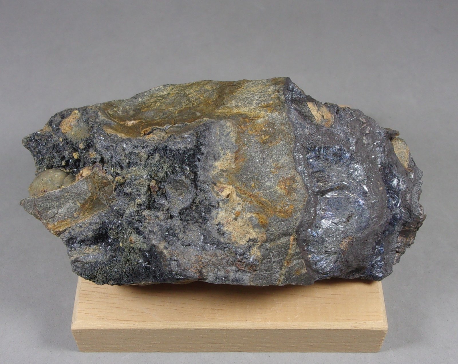 Suredaita y Coiraita
10,8 x 6,2 x 4,8 cm.
(Autor: J. G. Alcolea)