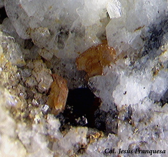 Synchysita-(Ce).
1´92 x 1´82 mm.
(Autor: Jesus Franquesa Baucells)