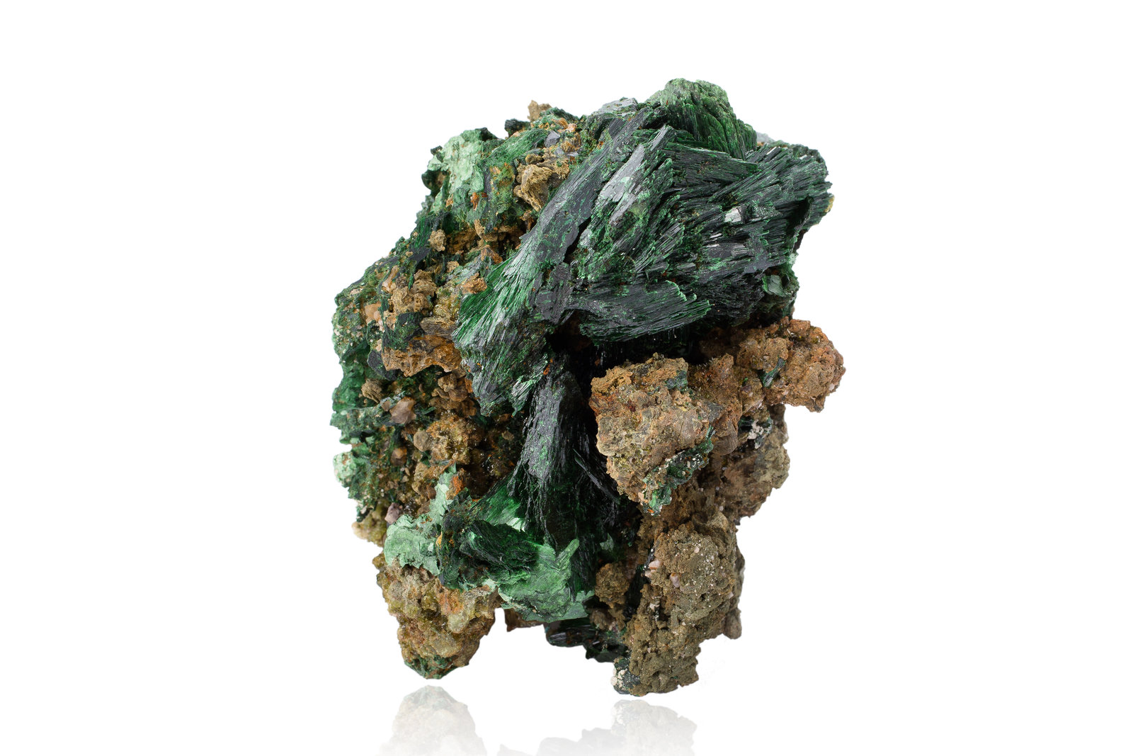 Szenicsita en Powellita y Molibdenita
8.5 x 8 x 9 cm / cristal principal: 2.9 cm
(Autor: Museo MIM)