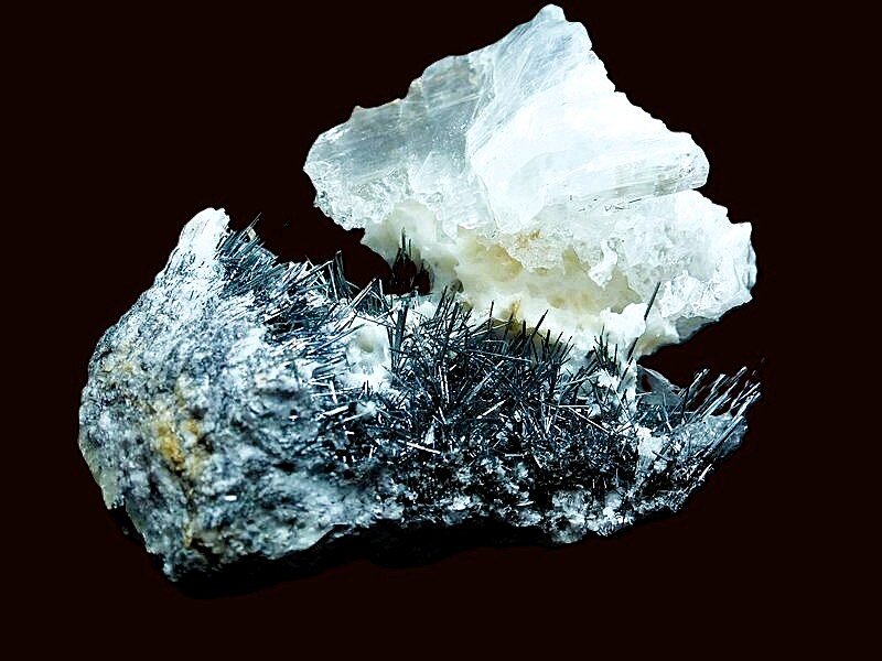Estibina, Calcita, Yeso
9 x 8 cm.
(Autor: javier ruiz martin)