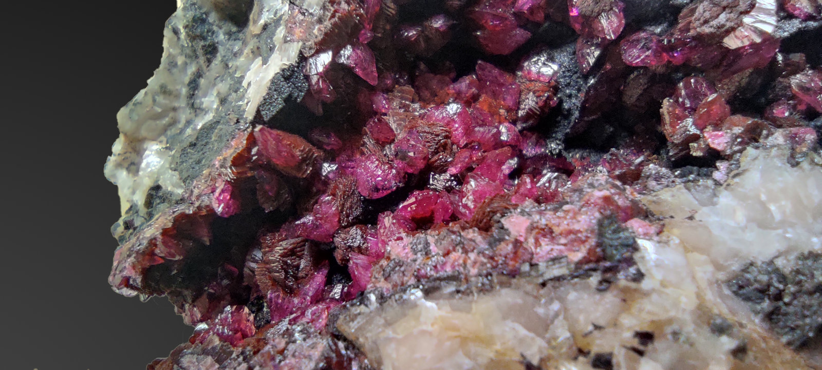 Roselita y Anorthoroselita
Encuadre de 3cm x 1,5cm
(Autor: srm13151)