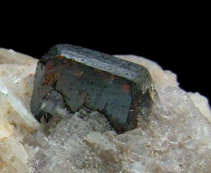 Tantalita-(Mn)
4 x 3 x 2,5 cm
(Autor: Antonio Alcaide)