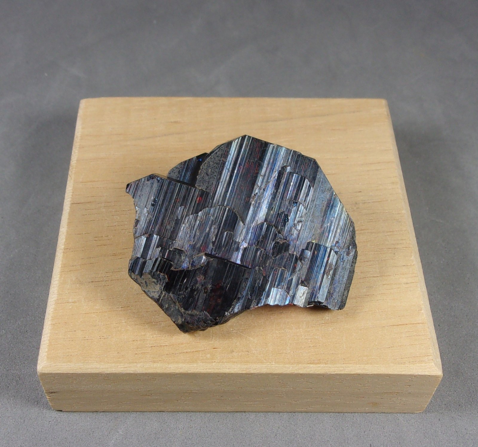 Tantalita-(Mn)
3,7 x 3,2 x 0,8 cm.,  29,82 g.
(Autor: J. G. Alcolea)