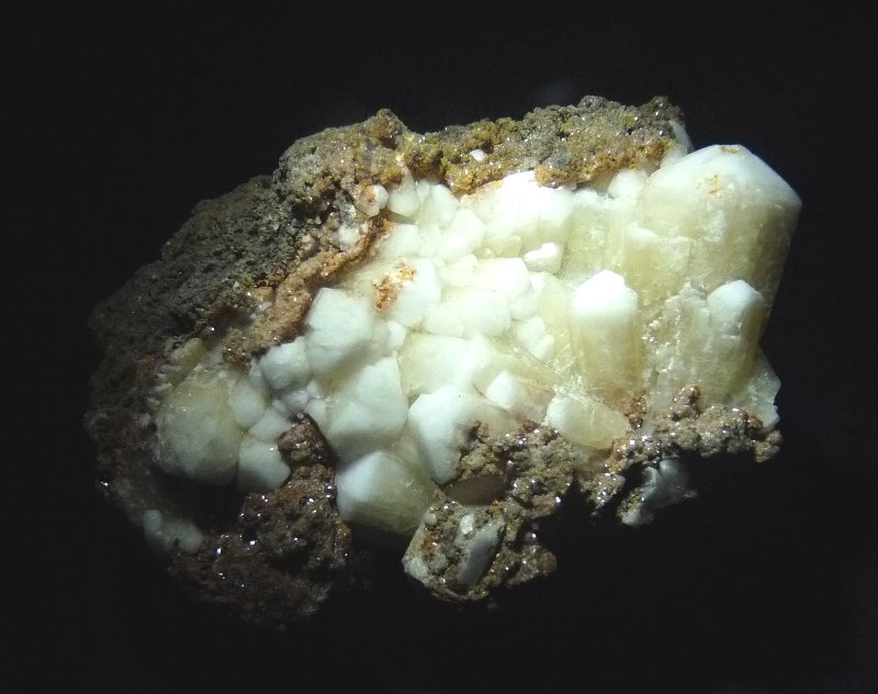 Aragonito (variedad tarnowitzita)
80x70 mm.
(Autor: Jesus Franquesa Baucells)