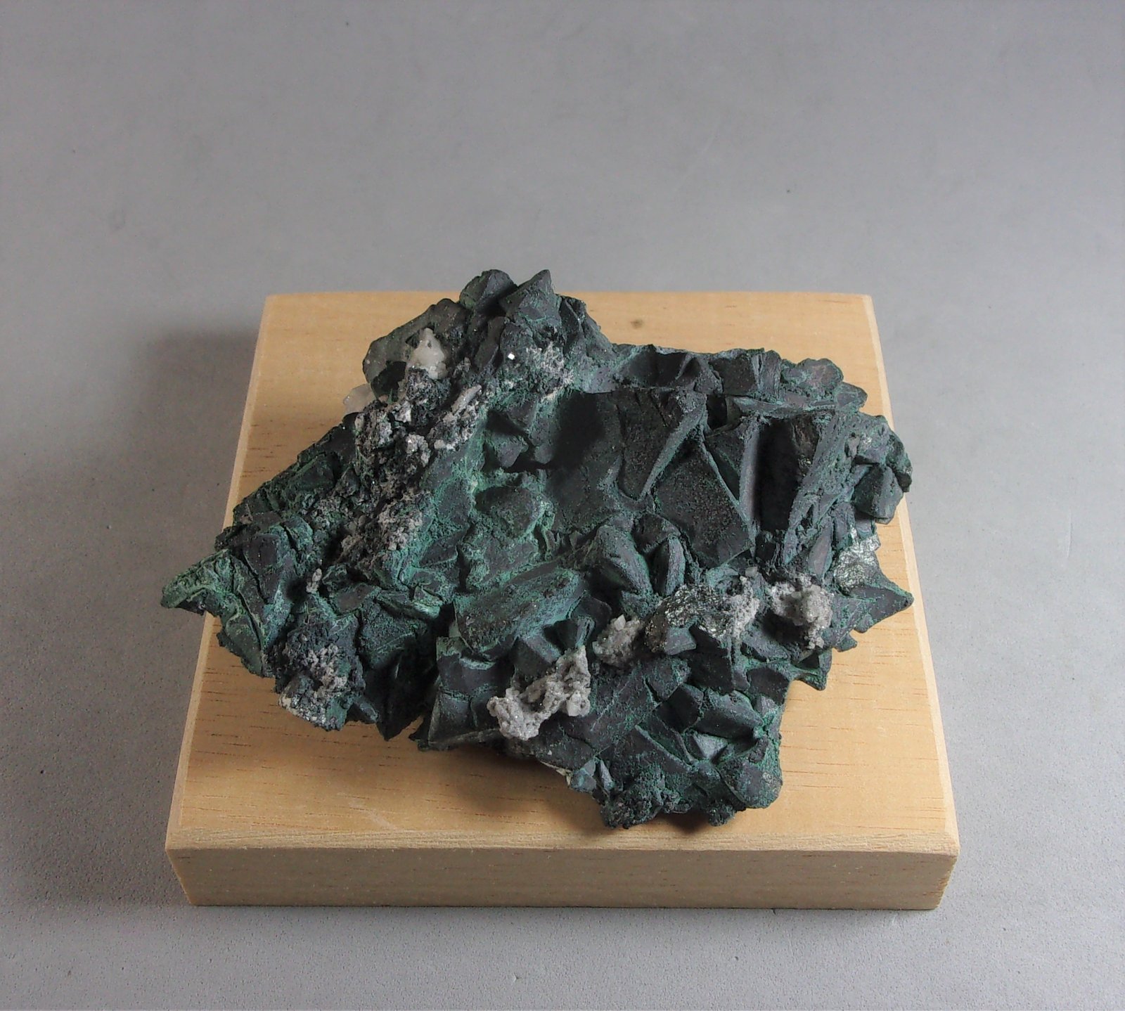 Tennantita
8,5 × 6,1 × 3,3 cm.
(Autor: J. G. Alcolea)