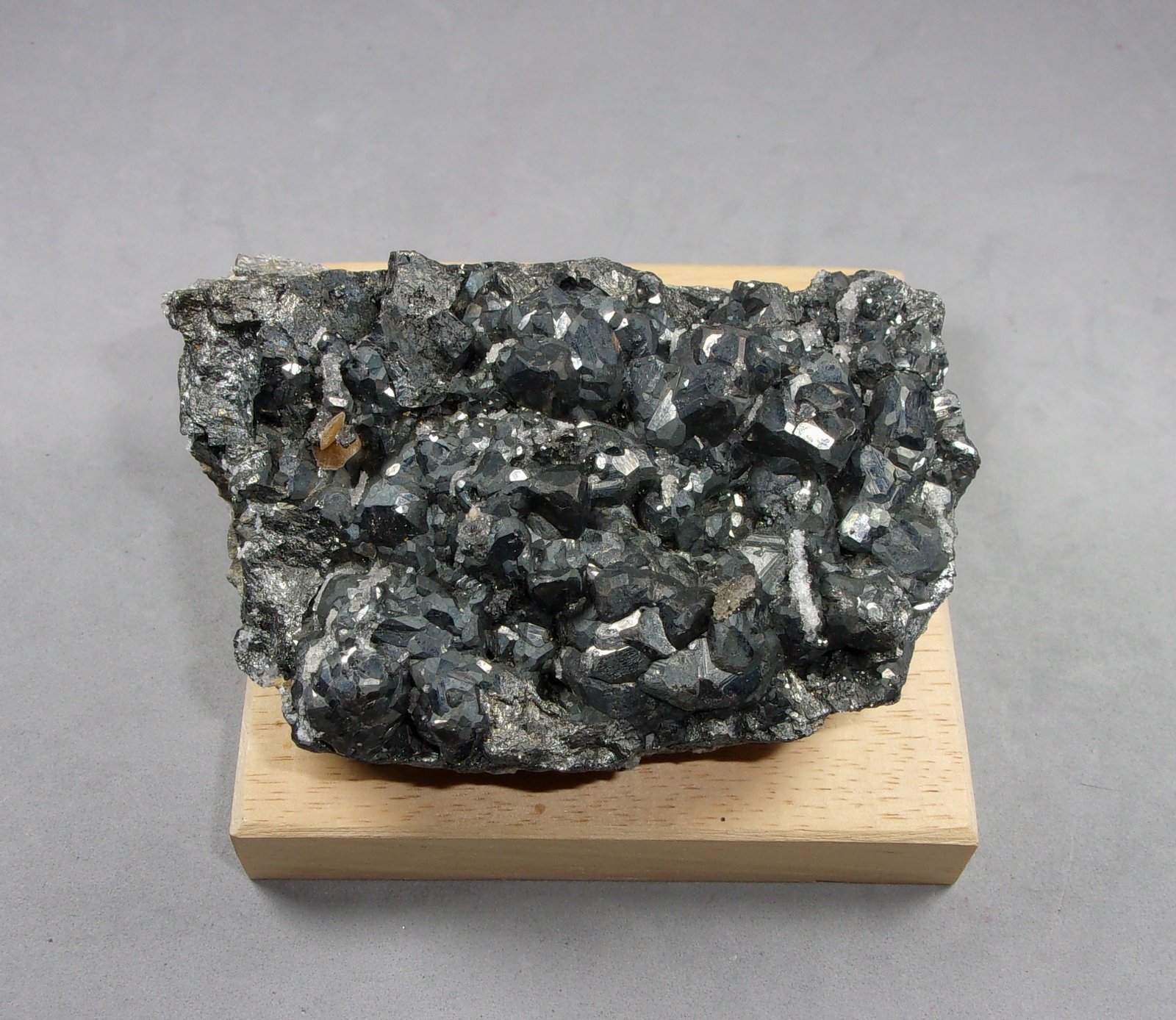 Tennantita
8 x 5,5 cm.
(Autor: J. G. Alcolea)