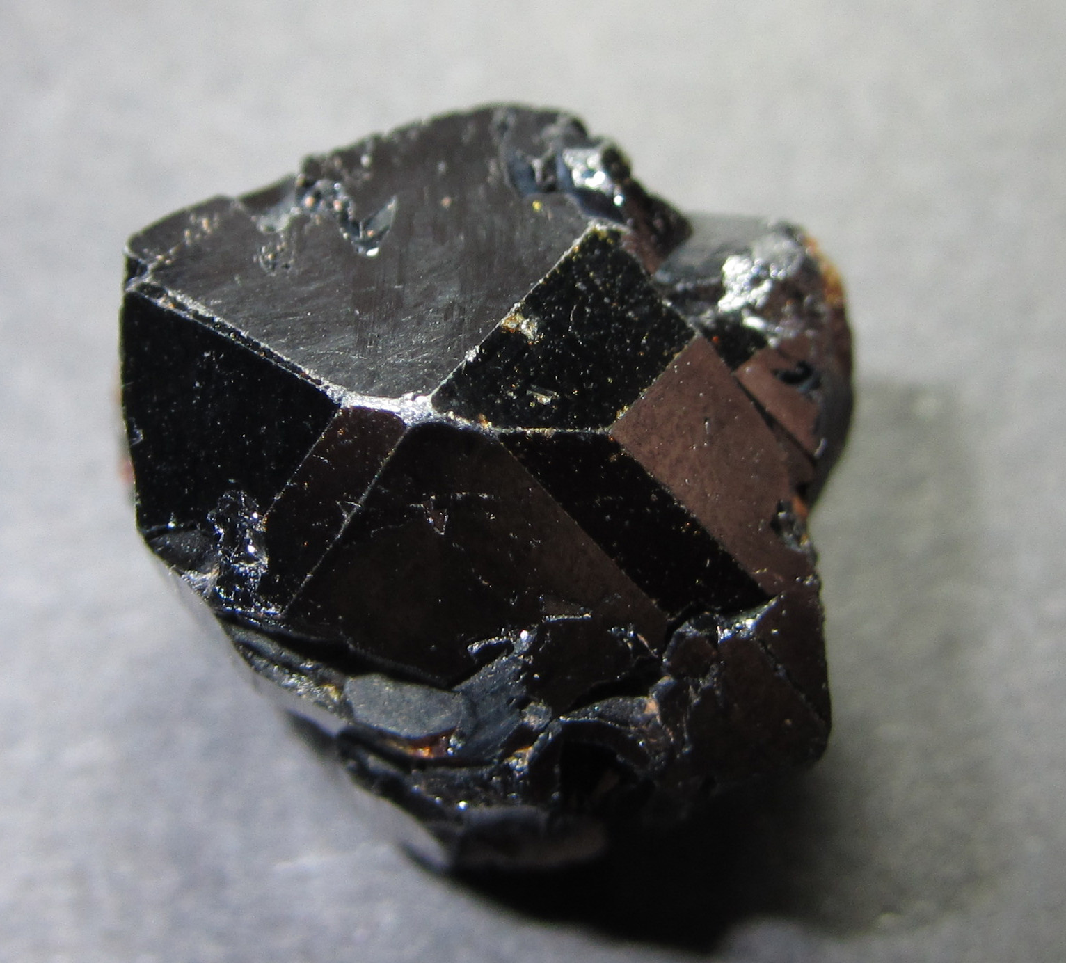 Rutilo
15 x 18 mm. (base) x 18 mm. (altura)
(Autor: prcantos)