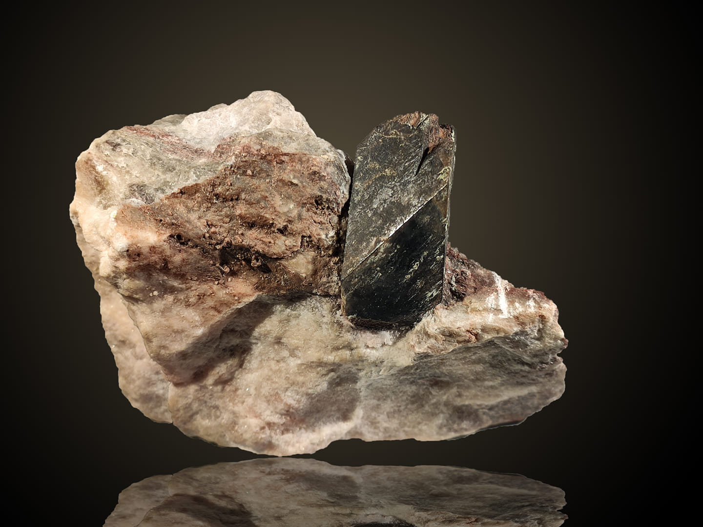 Dolomita (variedad teruelita) sobre Yeso
Cristal de 3,8cm
(Autor: Sergio)