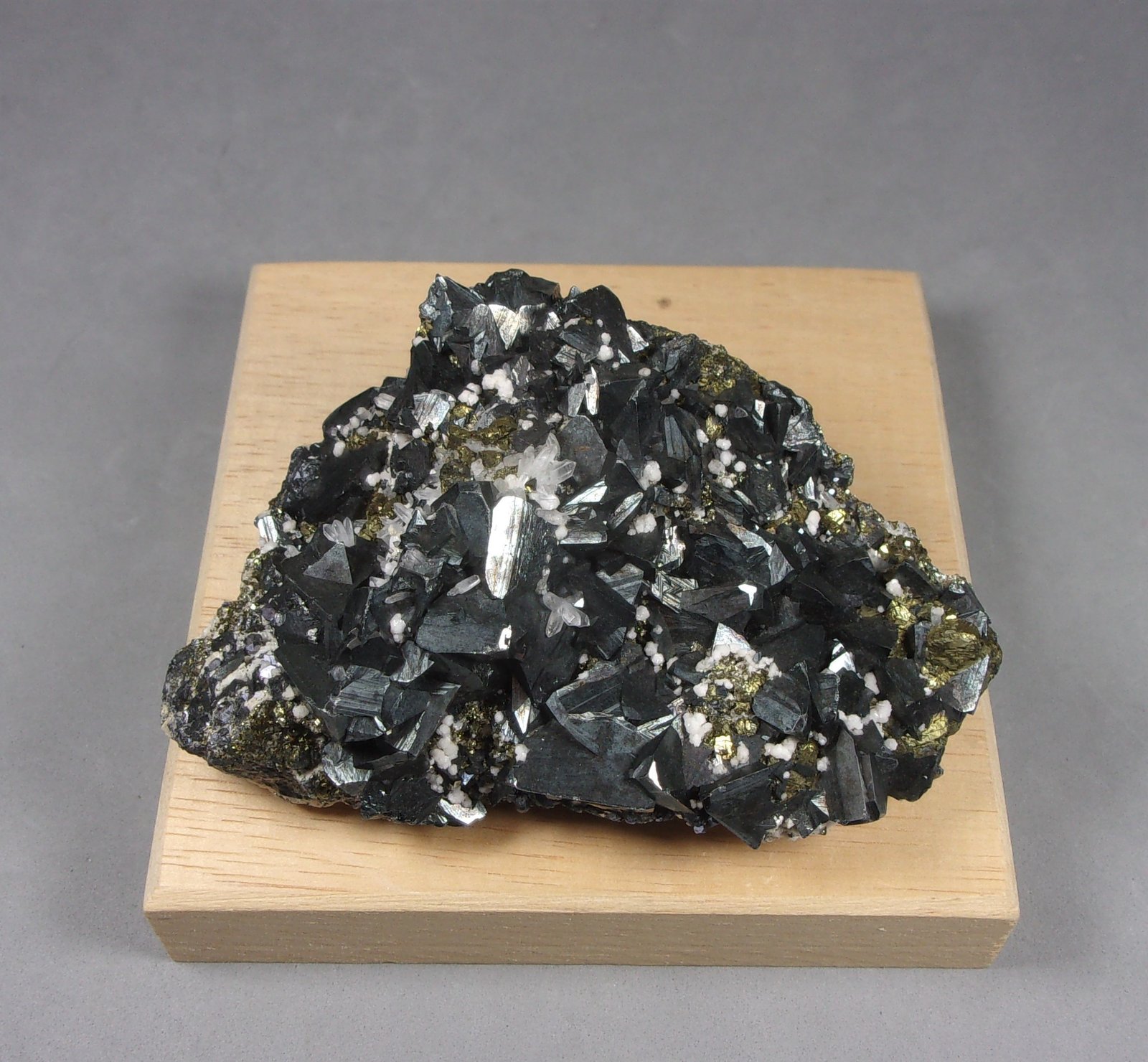 Tetraedrita
8,2 × 5,5 × 2,8 cm.
(Autor: J. G. Alcolea)