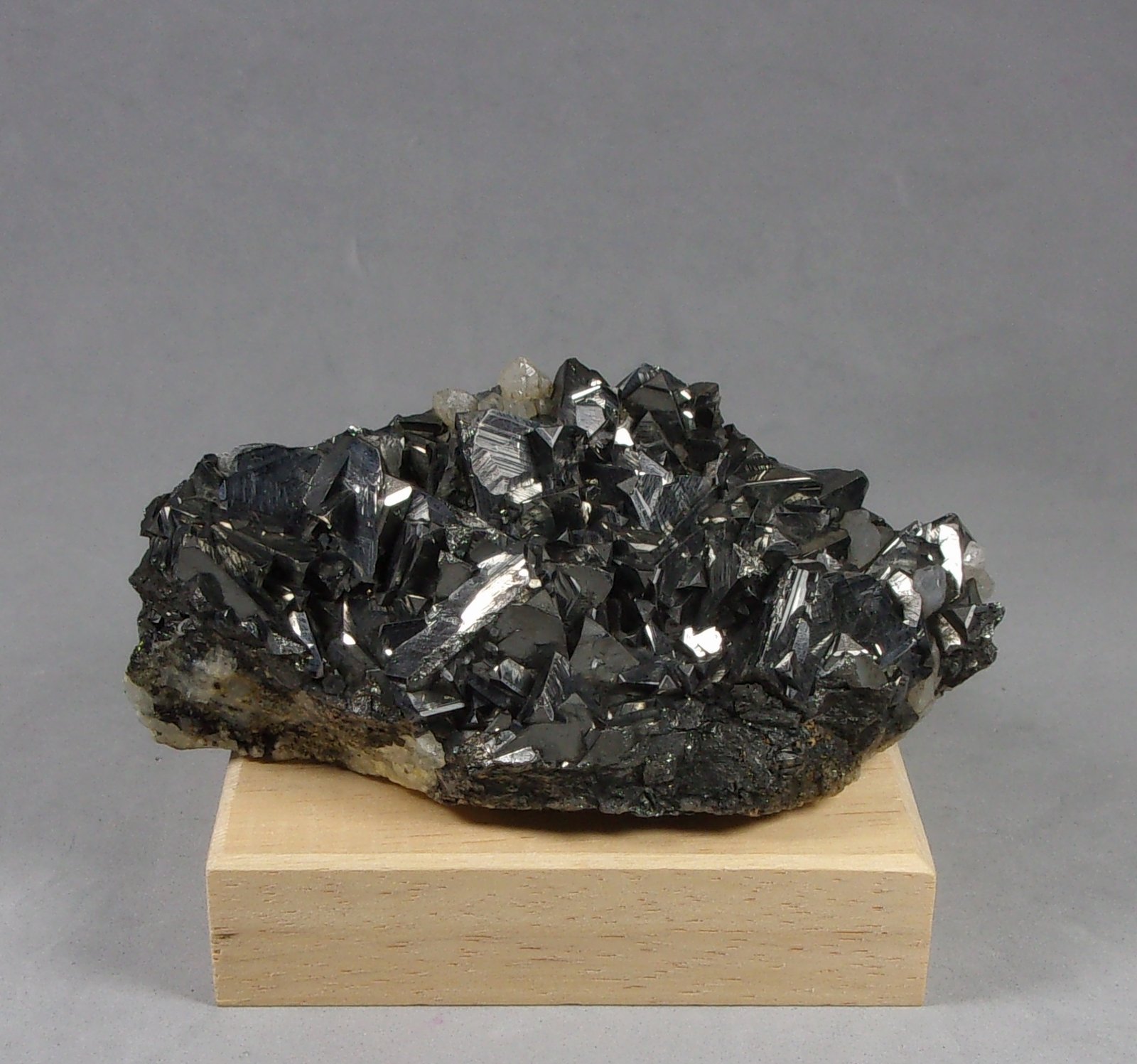 Tetraedrita
8 x 4 x 2,6 cm.
(Autor: J. G. Alcolea)
