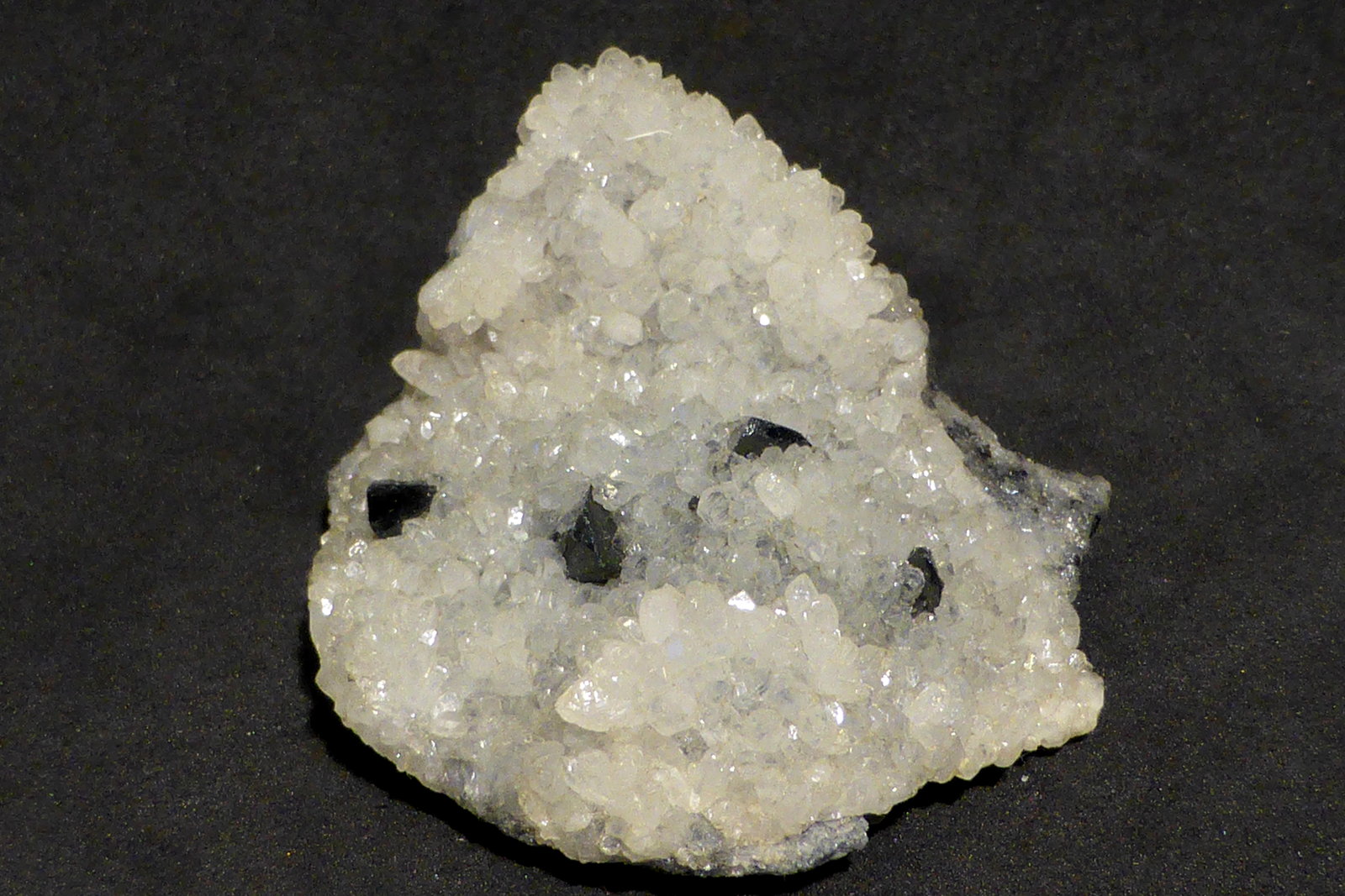 Tetraedrita sobre cuarzo
4,5x4,5 cm
(Autor: Ander Ispizua Juan)