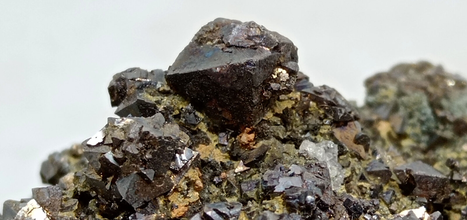 Tetraedrita
Casapalca, Chicla District, Huarochiri Province, Lima Department, Peru
76X55X60 mm.
(Autor: Luis Edmundo Sánchez Roja)
