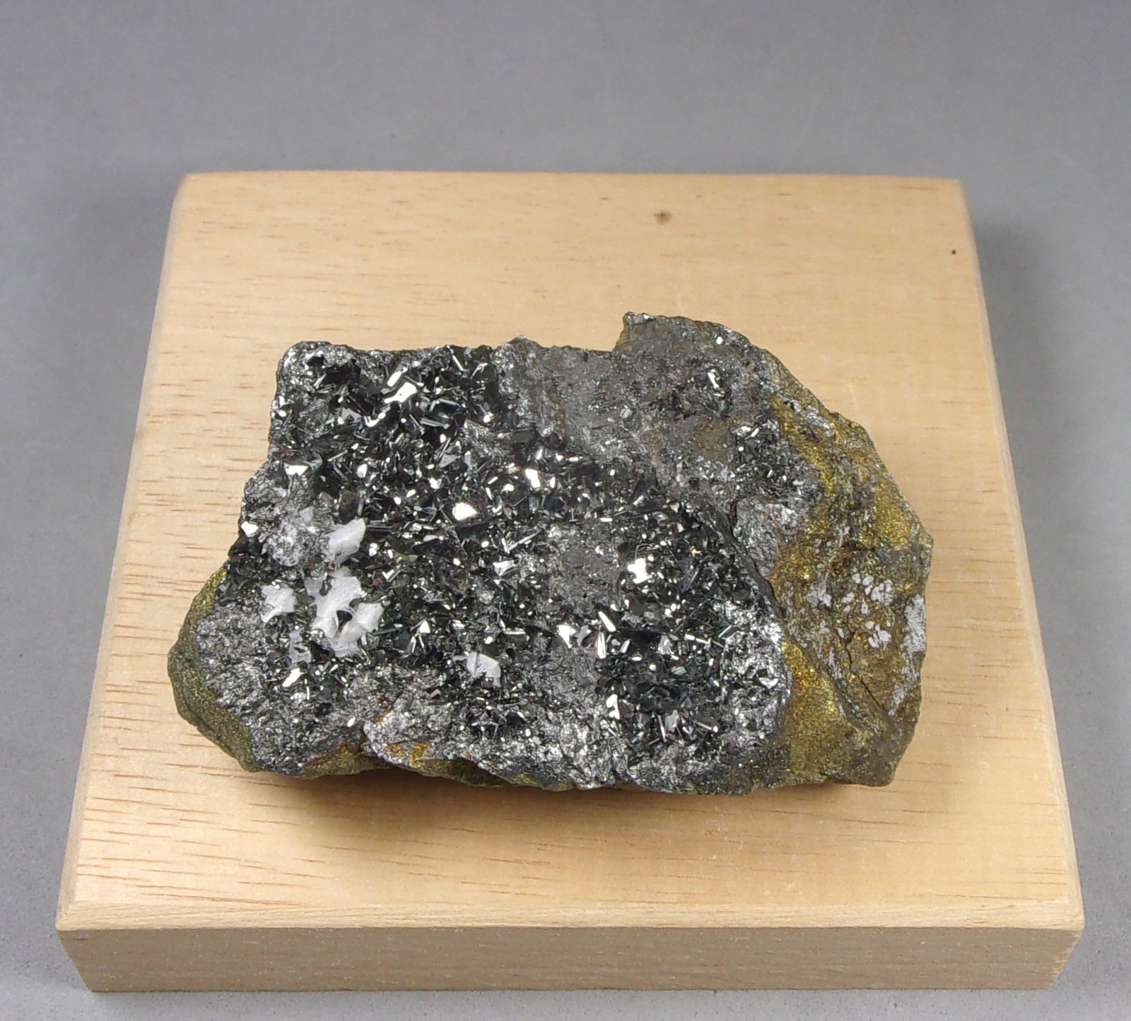 Tetraedrita
6,2 × 4 × 1,8 cm.
(Autor: J. G. Alcolea)