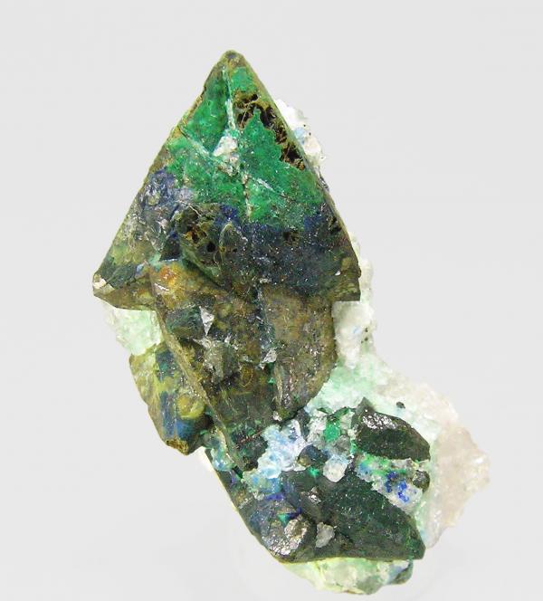 Tetraedrita con Malaquita-Azurita y en Cuarzo
3.2 x 2.2 x 2.1 cm / El cristal más grande mide: 1.2 x 1.1 cm
(Autor: Jordi Fabre)