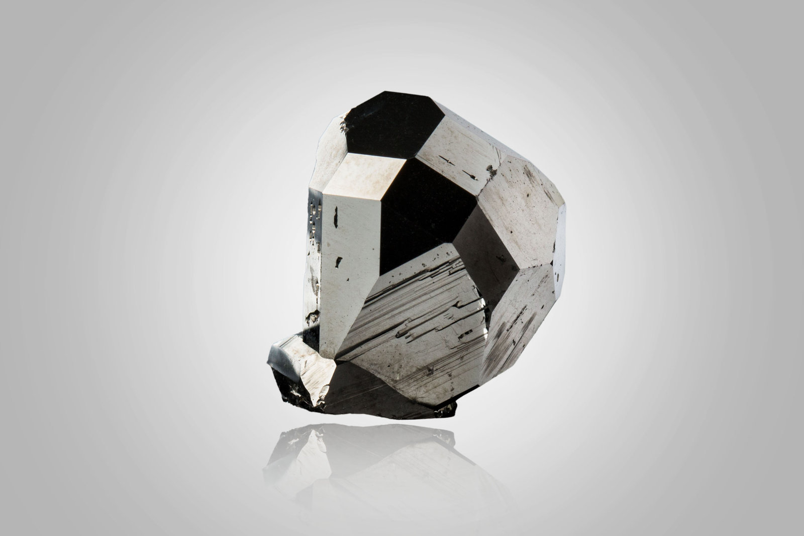 Tetraedrita (Subgrupo)
1.5 x 1.5 x 2 cm
(Autor: Museo MIM)