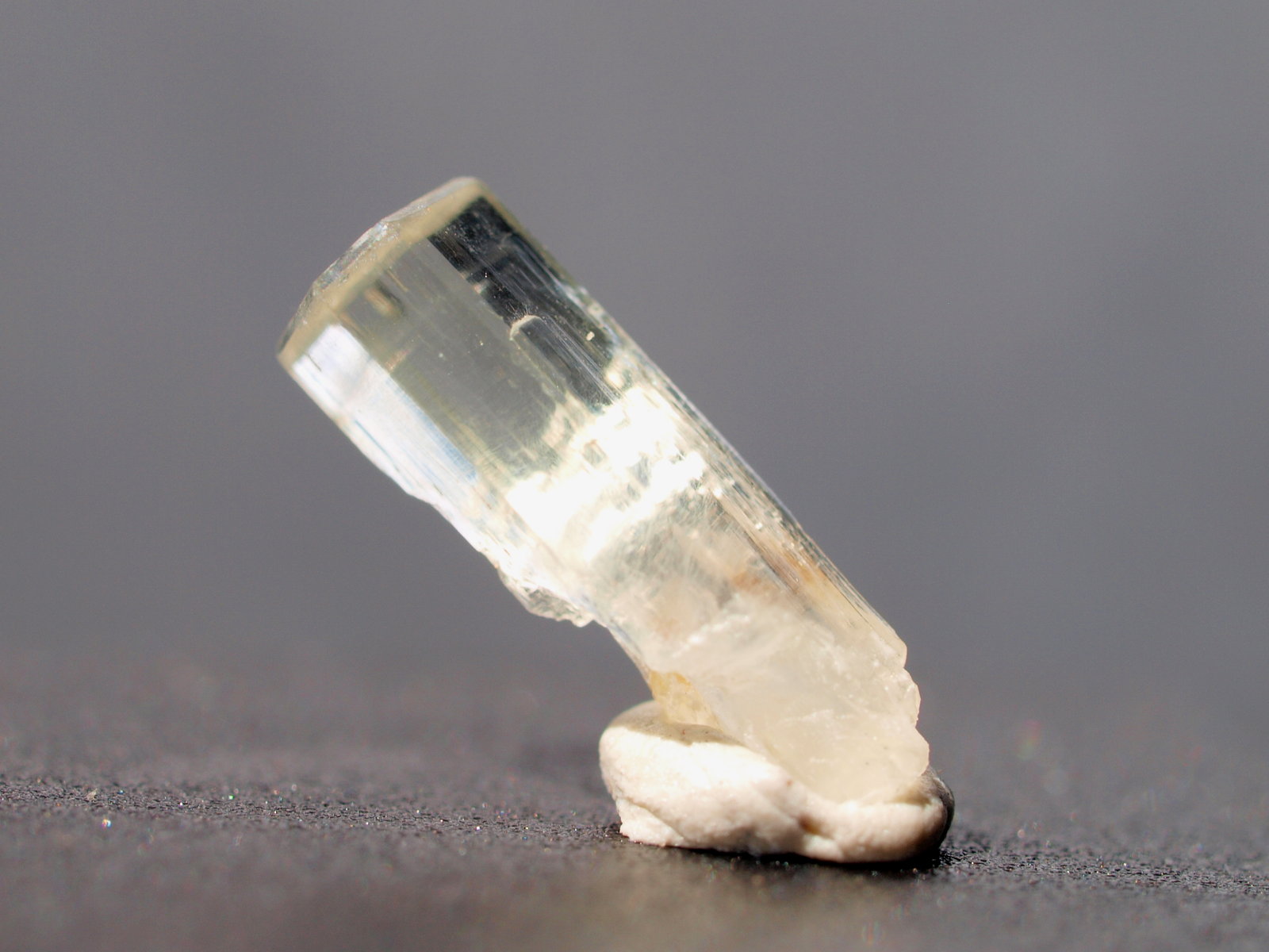 Thaumasita
0,5 x 0,25 x 0,25 cm
(Autor: rubenaranal)