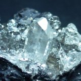 Anglesita, Galena
4 x 4 cm. la pieza, 0,6 x 0,4 cm. el cristal
(Autor: javier ruiz martin)