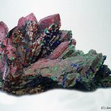 Cuarzo (variedad hematoideo), Azurita y Malaquita
90 x 60 mm
(Autor: Joan Niella)