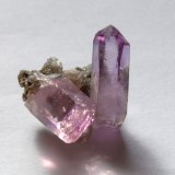 Cuarzo (variedad amatista)
Medidas cristal: 2,2x0,8x0,8 cm
(Autor: Sergio Pequeño)