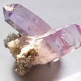 Cuarzo (variedad amatista)
Medidas cristal: 2,2x0,8x0,8 cm
(Autor: Sergio Pequeño)