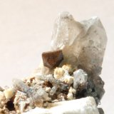 Zircón, Cuarzo y Ortoclasa
Medidas cristal: 0,4 cm
(Autor: Sergio Pequeño)
