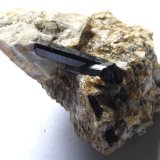 Chorlo
Medidas pieza: 6,3x6x2,7 cm, Medidas cristal: 2,5x0,5x0,3 cm
(Autor: Sergio Pequeño)