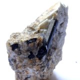 Chorlo
Medidas pieza: 6,3x6x2,7 cm, Medidas cristal: 2,5x0,5x0,3 cm
(Autor: Sergio Pequeño)