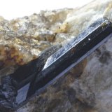 Chorlo
Medidas pieza: 6,3x6x2,7 cm, Medidas cristal: 2,5x0,5x0,3 cm
(Autor: Sergio Pequeño)