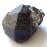 Almandino
Medidas pieza: 2,7x2x1.8 cm
(Autor: Sergio Pequeño)
