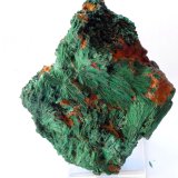 Malaquita
Medidas pieza: 9,3x8,3x3,7 cm
(Autor: Sergio Pequeño)