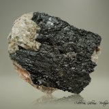 Uraninita (variedad pechblenda)
80 x 60 x 41 mm.
(Autor: Rafael Galiana)