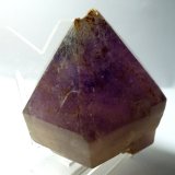 Cuarzo (variedad amatista)
Medida: 5,3 x 4,8 x 4 cm
(Autor: Sergio Pequeño)